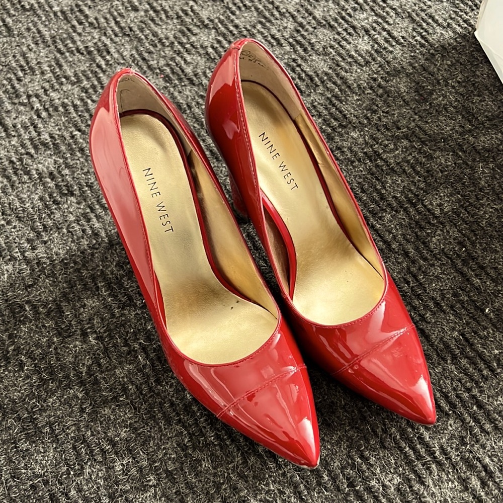 Nine West Dark Red patent leather high heels / pumps (US Size 5.5)